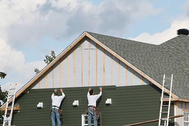 Professional Siding technician working in Petersburg, PA